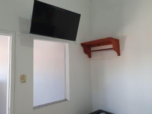 Μια τηλεόραση ή/και κέντρο ψυχαγωγίας στο Pousada Pimenta Nativa