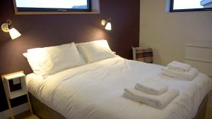 a bed with white towels on top of it at Jog Lodge 22 - 3 Bed Sea-View in Wick