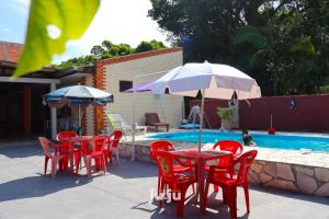 Bazén v ubytování Recanto Pousada JU&JU com piscina COMPARTILHADA nebo v jeho okolí
