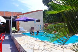 Bazén v ubytování Recanto Pousada JU&JU com piscina COMPARTILHADA nebo v jeho okolí