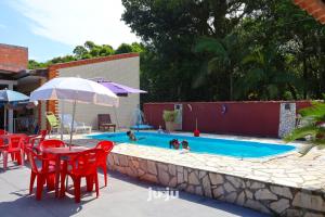 Bazén v ubytování Recanto Pousada JU&JU com piscina COMPARTILHADA nebo v jeho okolí