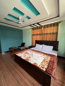 Ein Bett oder Betten in einem Zimmer der Unterkunft Royal Resort Skardu