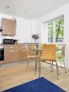a kitchen and dining room with a table and chairs at Cosy Studio near Stratford, O2 and Canary Wharf in London