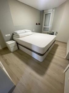 Ein Bett oder Betten in einem Zimmer der Unterkunft Apartamento Recién Reformado en Somo junto iglesia