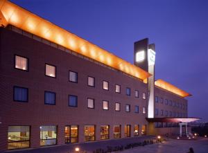 a building with a clock on the side of it at Posadas De España Paterna in Paterna