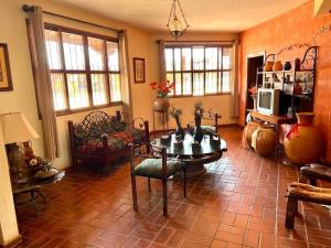 a living room with a table and chairs at Apart-Hotel San Ignacio-Boutique 5 Estrellas in San Ignacio de Velasco