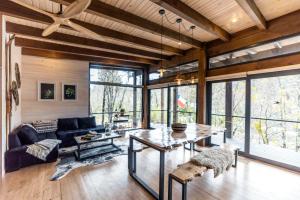 a living room with a couch and a table at Malga Andina in Malalcahuello