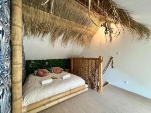 Imagen de la galería de Nuit dans la jungle - love room, en Souppes-sur-Loing