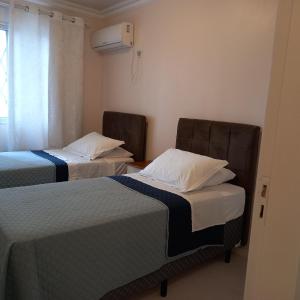 Tempat tidur dalam kamar di Espaço aconchegante em Criciúma