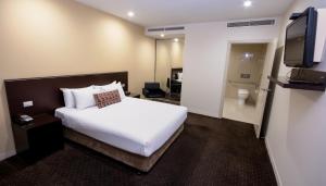 Postel nebo postele na pokoji v ubytování Atlantis Hotel Melbourne