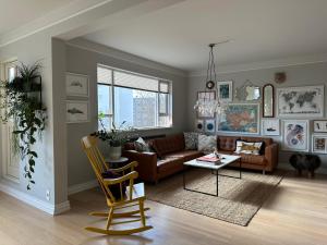 Fotografie z fotogalerie ubytování Bright and Spacious 4 bedroom apartment in Hlíðar, Reykjavik v Reykjavíku
