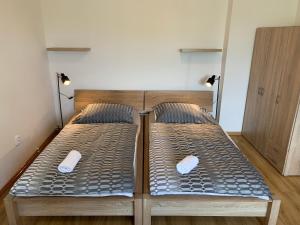 Postel nebo postele na pokoji v ubytování Apartmány Bolevec Plzeň pro rodiny s dětmi a zvířátky
