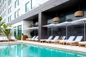 Bazén v ubytování ette luxury hotel & spa - Near Disney Theme Parks nebo v jeho okolí