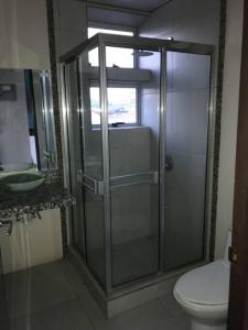 a bathroom with a shower with a toilet and a sink at Casa céntrica en San Ramón in San Ramón
