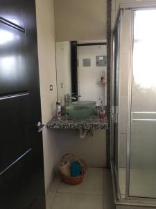 a bathroom with a sink and a glass bowl at Casa céntrica en San Ramón in San Ramón