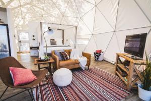 Χώρος καθιστικού στο Faraway Domes