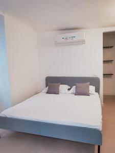Postel nebo postele na pokoji v ubytování De Ville Guest House