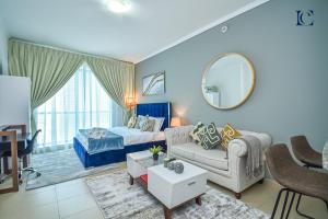 Posezení v ubytování Luxury Escapes - Lake View Brand New Studio in X1 Tower JLT