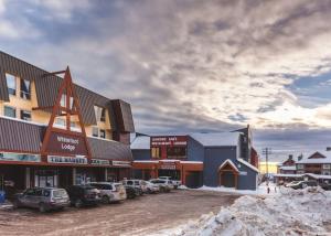 Gallery image of The Ridge Ski-In Ski-Out Condo with Free Parking in Big White +18 photos