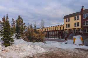 The Ridge Ski-In Ski-Out Condo with Free Parking im Winter