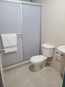A bathroom at Vivienda Turistica Cattleya