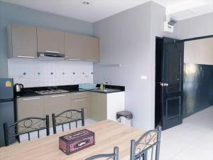 Η κουζίνα ή μικρή κουζίνα στο KARON STUDIO APARTMENT +26 φωτογραφίες