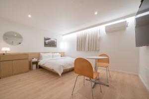 Aank Hotel Cheongju Uam 1st客房内的一张或多张床位