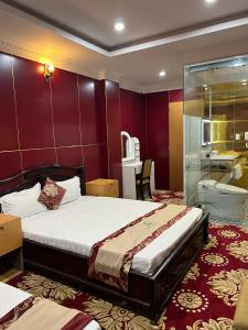 a hotel room with a bed and a bathroom at Nhat Quy Hotel in Tây Ninh