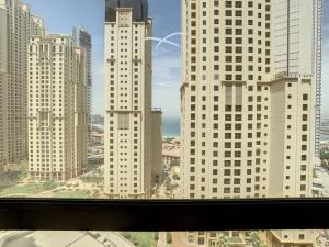 Nespecifikovaný výhled na destinaci Dubaj nebo výhled na město při pohledu z apartmánu