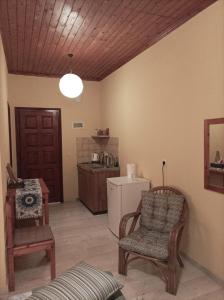 A kitchen or kitchenette at Spiti Mitsis