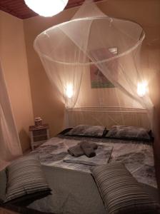 Un pat sau paturi într-o cameră la Spiti Mitsis