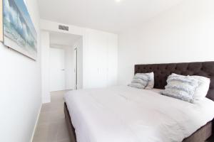 Posteľ alebo postele v izbe v ubytovaní Global Properties, Apartamento de 2 habitaciones con gran terraza en Gran Canet + 37 fotografií