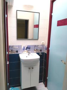 A bathroom at Shared apartment-Appartement en colocation tout confort centre ville