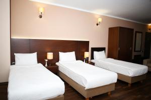 Postel nebo postele na pokoji v ubytování Hotel Corner Inn