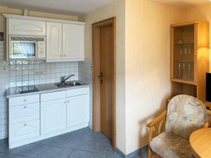Kuchyň nebo kuchyňský kout v ubytování Haus *Üüs Aran* Wohnung Nr. 6 + 16 fotografií