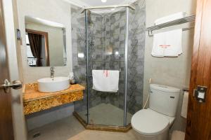 Phòng tắm tại Minh Phong Hotel Ha Long