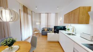 Кухня или мини-кухня в Apartamentos La Casa El Palo
