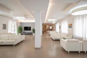 TV a/nebo společenská místnost v ubytování Hotel La Pineta