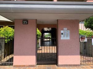 Facciata o entrata di Casa di Arianna in centro storico a Vimercate