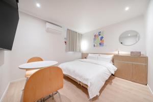 Aank Hotel Cheongju Uam 2nd客房内的一张或多张床位