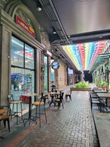 Restaurace v ubytování Studio Loft Empire Damansara Free WiFi & Parking
