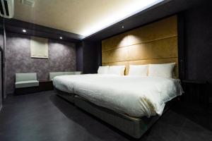 Postel nebo postele na pokoji v ubytování Randor Hotel Hiroshima Prestige