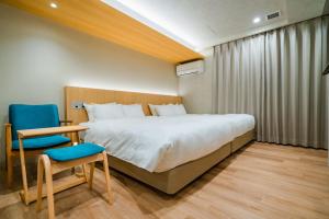 Postel nebo postele na pokoji v ubytování Randor Hotel Hiroshima Prestige