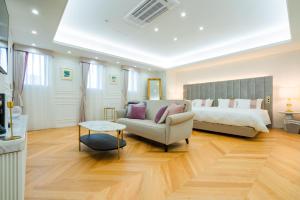 Postel nebo postele na pokoji v ubytování Randor Hotel Hiroshima Prestige