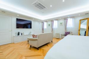 TV a/nebo společenská místnost v ubytování Randor Hotel Hiroshima Prestige