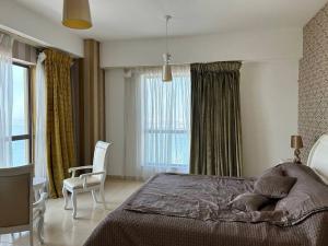 Postel nebo postele na pokoji v ubytování Gorgeous 4Bed Sea View at JBR Dubai