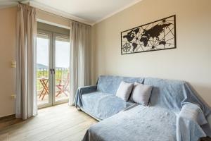 Posezení v ubytování Entheon Olive Villas - Poolside Retreats