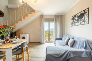 Posezení v ubytování Entheon Olive Villas - Poolside Retreats