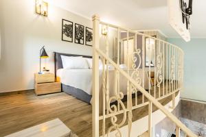 Postel nebo postele na pokoji v ubytování Entheon Olive Villas - Poolside Retreats + 37 fotografií