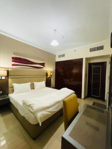 Postel nebo postele na pokoji v ubytování 2bedroom in Mankhool